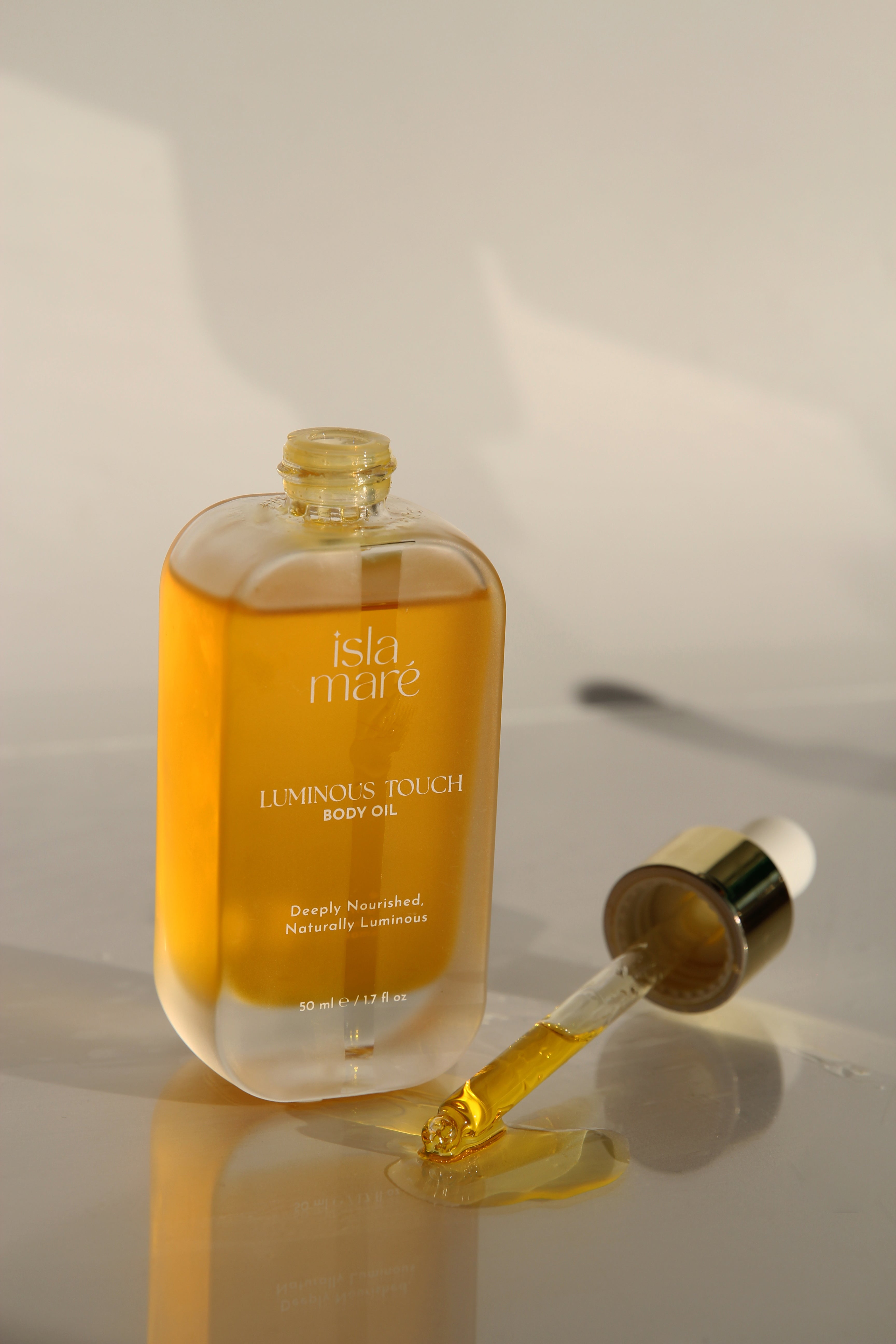 Moisturizing Luminous Touch Body Oil with natural shine-enhancing formula